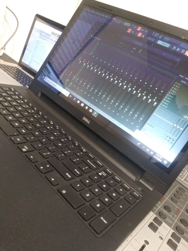 Touch Screen Dell Laptop. Genuine copy of (FL STUDIO 20)