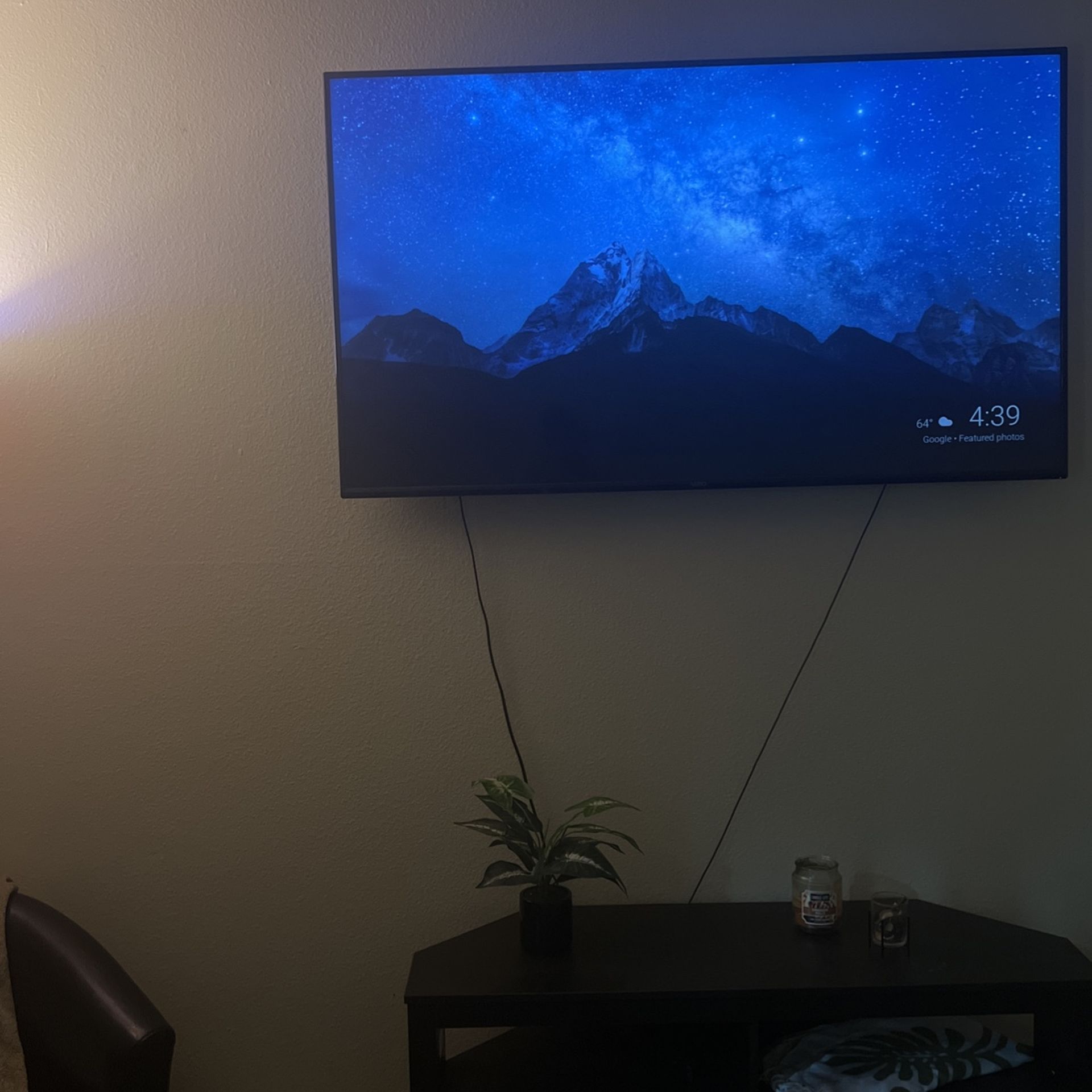 Smart TV with wall mount 65”