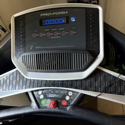  PROFORM SPORT 5.5 TREADMILL – MINT CONDITION – $400 OBO 
