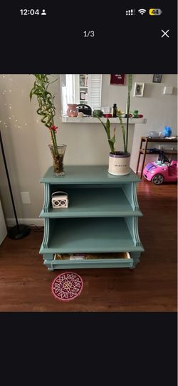 Side table / book shelf