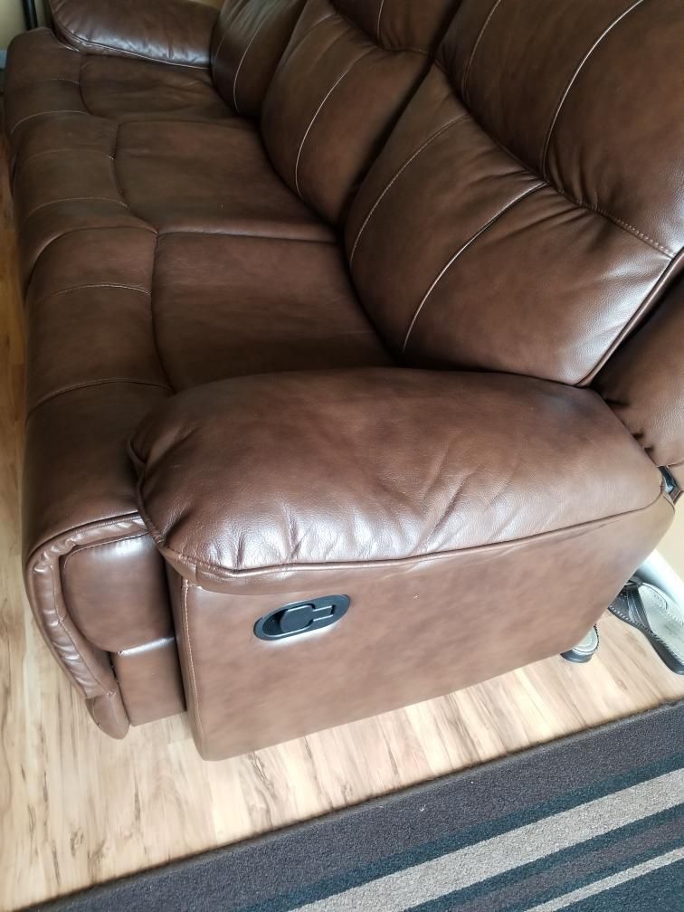 Brown Leather Recling Couch Set With Coffee Table