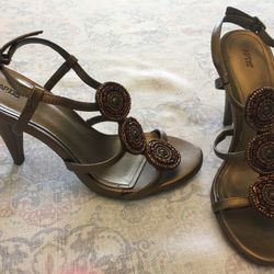 APT9 Heels Size 7.5
