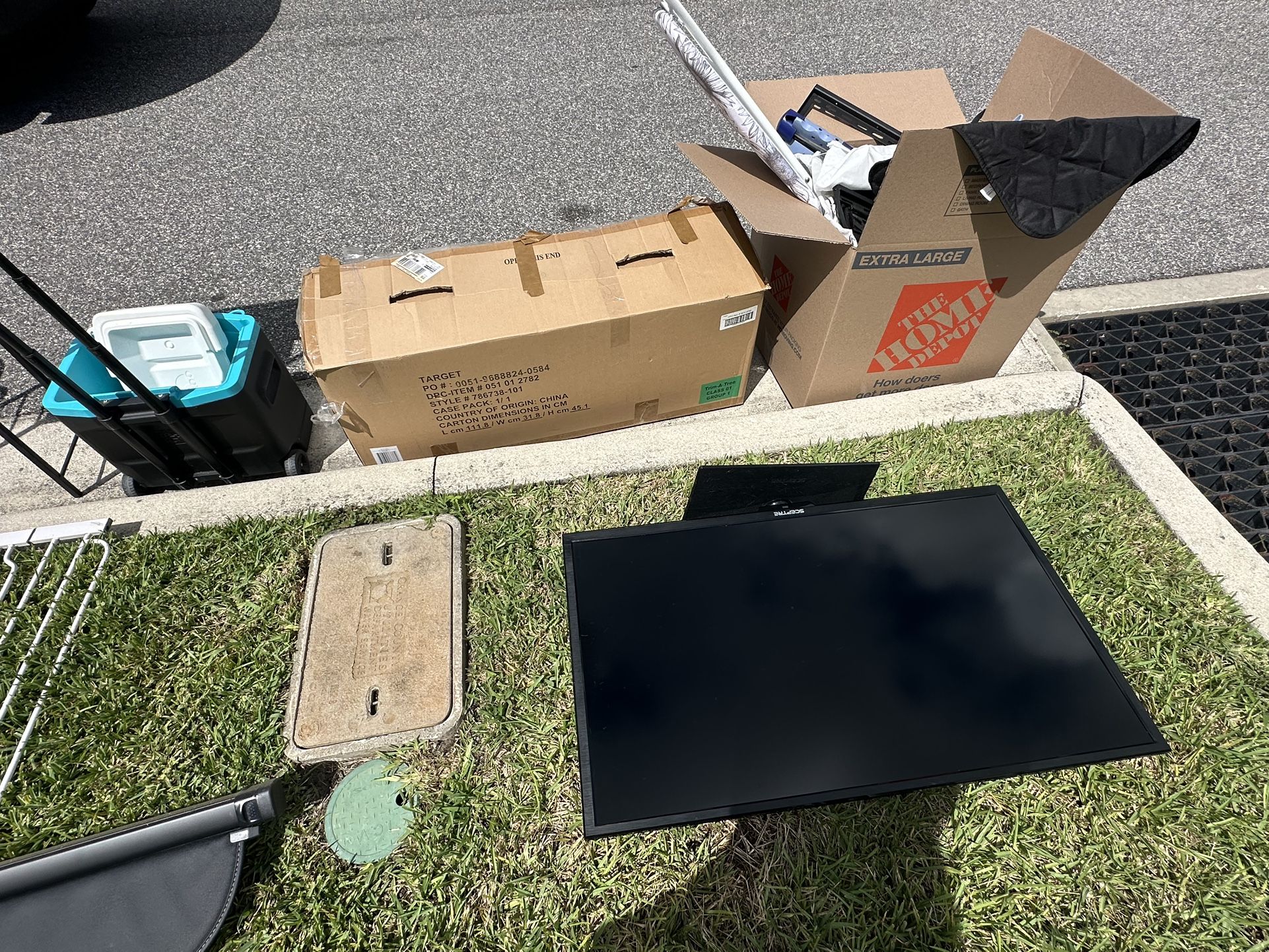 FREE Garage Sale (first come first serve I no longer live here stuff went out at 12 PM today