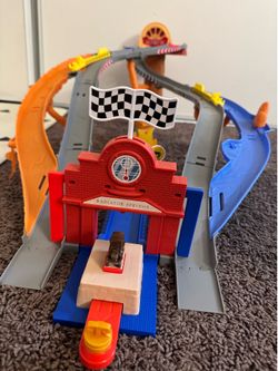 Cars race & rescue track