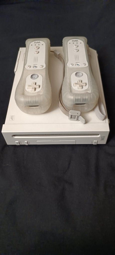 Wii RVL 001 With Two Controls