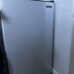 Magic chef Mini Fridge 