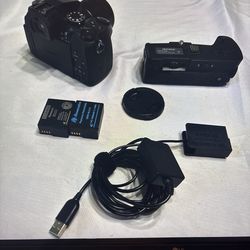 Panasonic Lumix G85 Body only + Batt Grip +batteries + Charger + AC Adapter