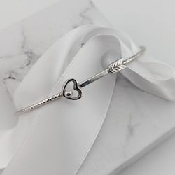 🤍❤️🏹Vtg Sterling silver Simplistic- Minimalisc Heart with arrow Wrap Bangle bracelet 7” Diamond Cut