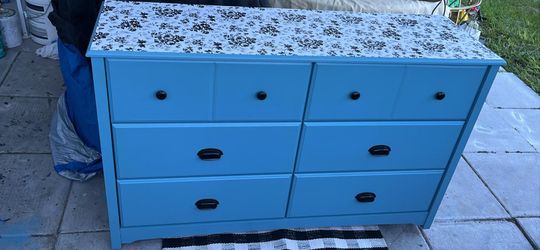 Blue 6-Drawer Dresser with Floral Top