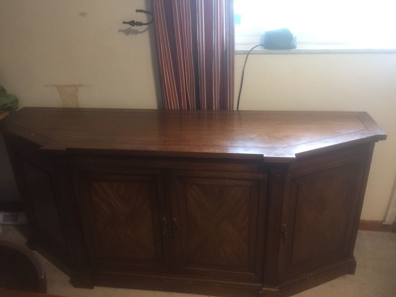 Wooden buffet that is 6foot long with center drawers