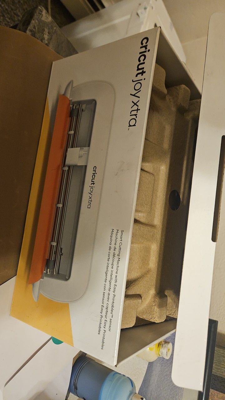 Cricut Joy Xtra Smart Cutting Machine Vinyl Starter Kit