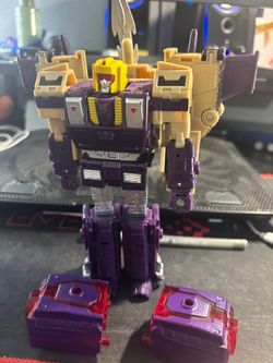 Transformers legacy united leader class G1 Blitzwing