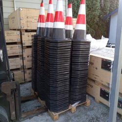 28" Reflective Rubber Construction Cones. New!