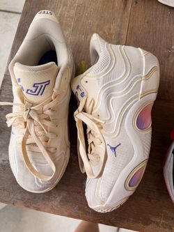 girls Nike basketball shoes 6Y