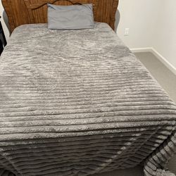 Bed With Matterrss Stand And Box 