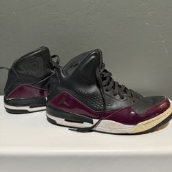 Jordan Basketball Shoes – Men’s 10 1/2 (Black & Burgundy)