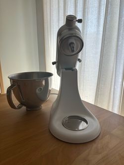 Kitchenaid Artisan Mini Matte White Stand Mixer Like New