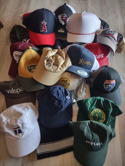 Never worn 22 baseball caps. Set.