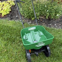 Scott’s TurfBuilder Mini Lawn Spreader with Easy Adjustable Rate and Edgeguard!!