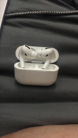 Apple AirPods Pro With Wireless Charging Case White
