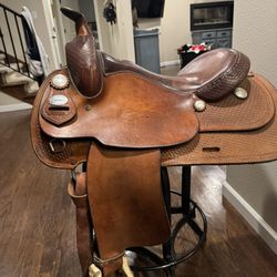 Crates Saddle 2160