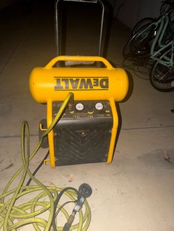 DEWALT D55146 4.5-Gallon 225 PSI Air Compressor – Works Great