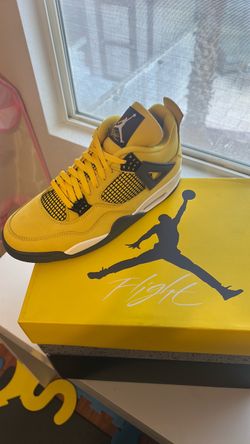 Air Jordan 4 Lightning Yellow Sneaker