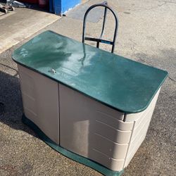 Rubbermaid Storage Box