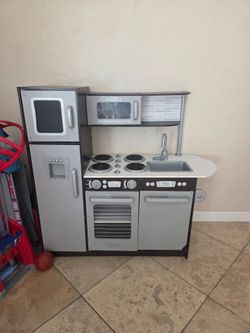 Little kids kitchen