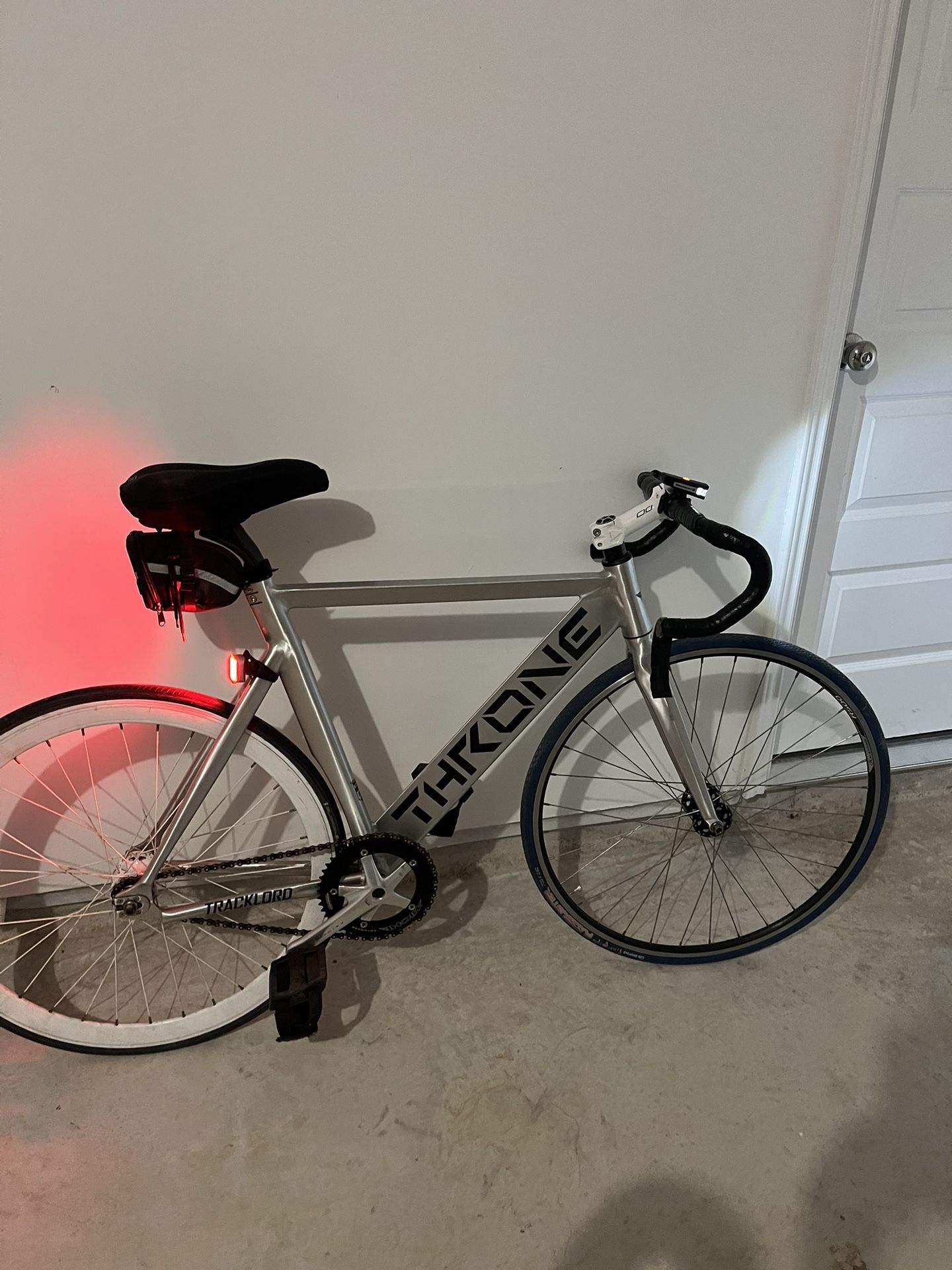 Throne TRKLRD 55cm Aluminum Frame for Sale in San Antonio, TX OfferUp