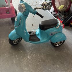 Honda Metropolitan 6V Battery-Powered Ride-On Scooter for Kids – 1-Seater, Blue