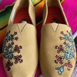 Tom's - Women's Suede Embroidered Huitzil Blooms