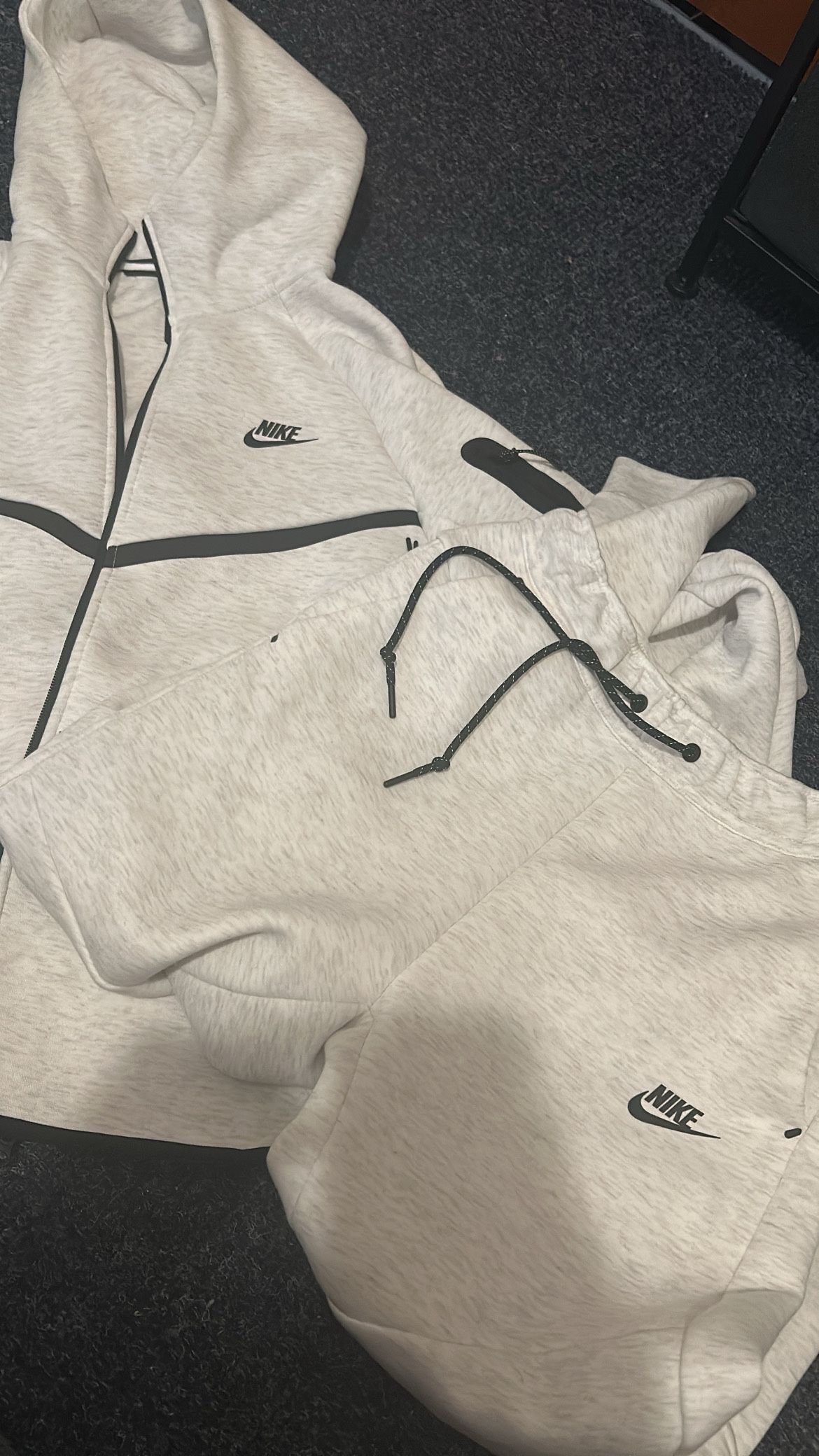 Nike Tech Fleece Hoodie & Jogger Set - Size Small (White/Light Gray)