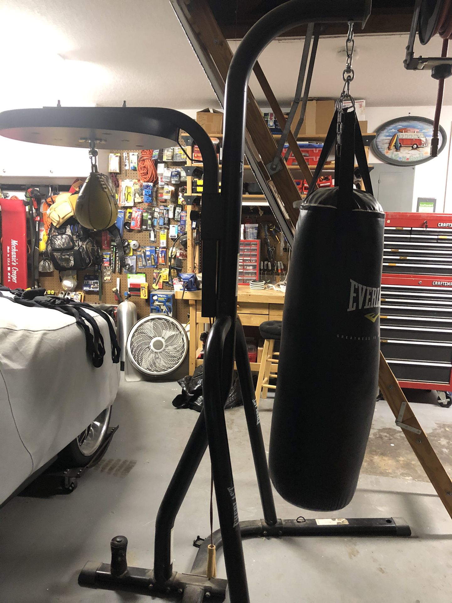 Everlast home boxing gym - includes heavy bag and speed bag in exc cond!