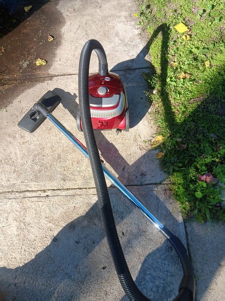 !! Canister Vacuum Works Good