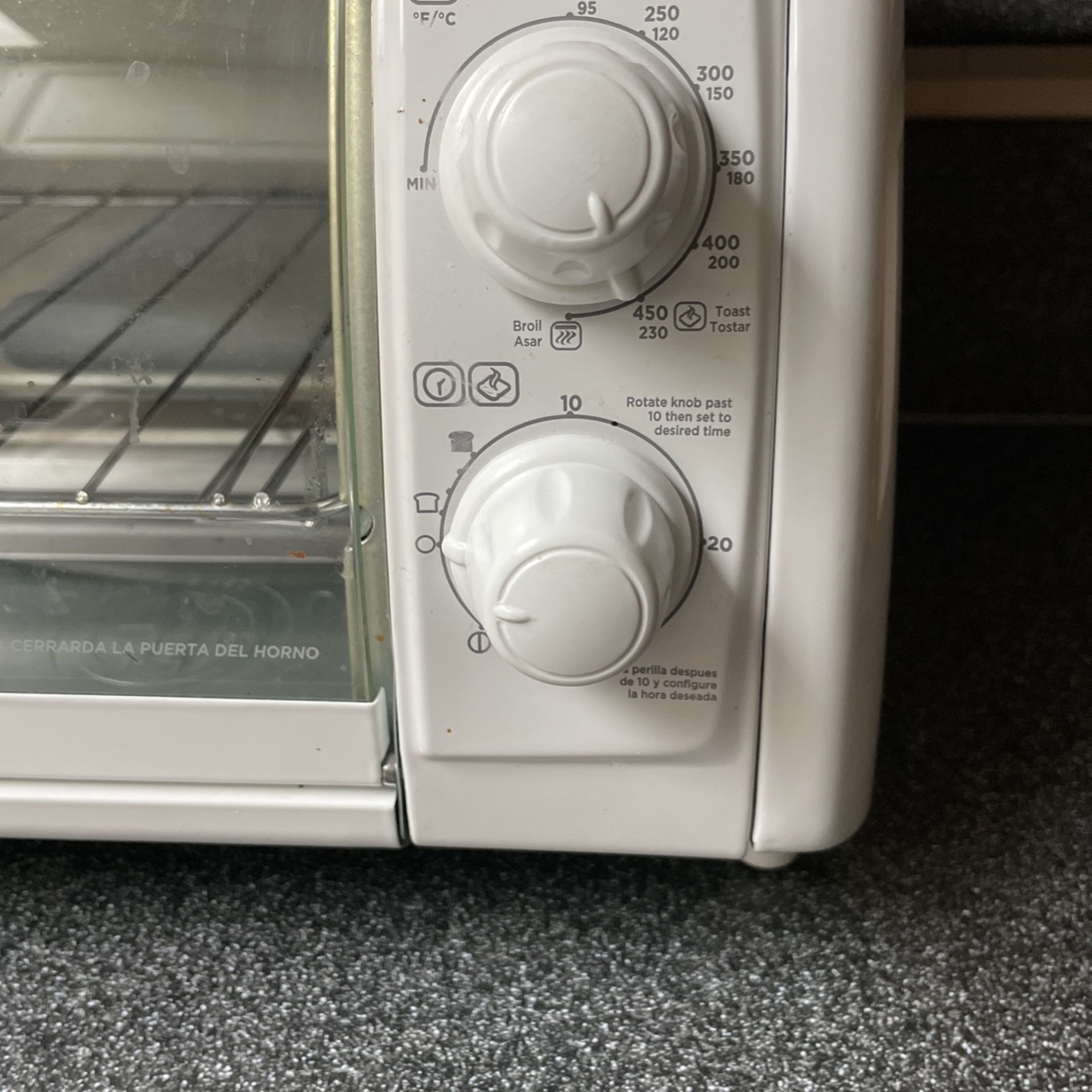 *FREE* Black & Decker White Toaster Oven for Sale in Los Angeles, CA