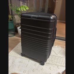 LOW PRICE MOVING- $320 + TAX BEIS CARRY ON BLACK CARRY ALL