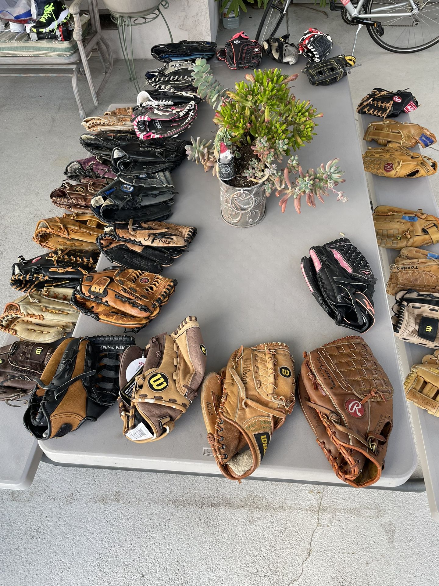 Baseball ⚾️ And Softball 🥎 Gloves Still In Good Shape