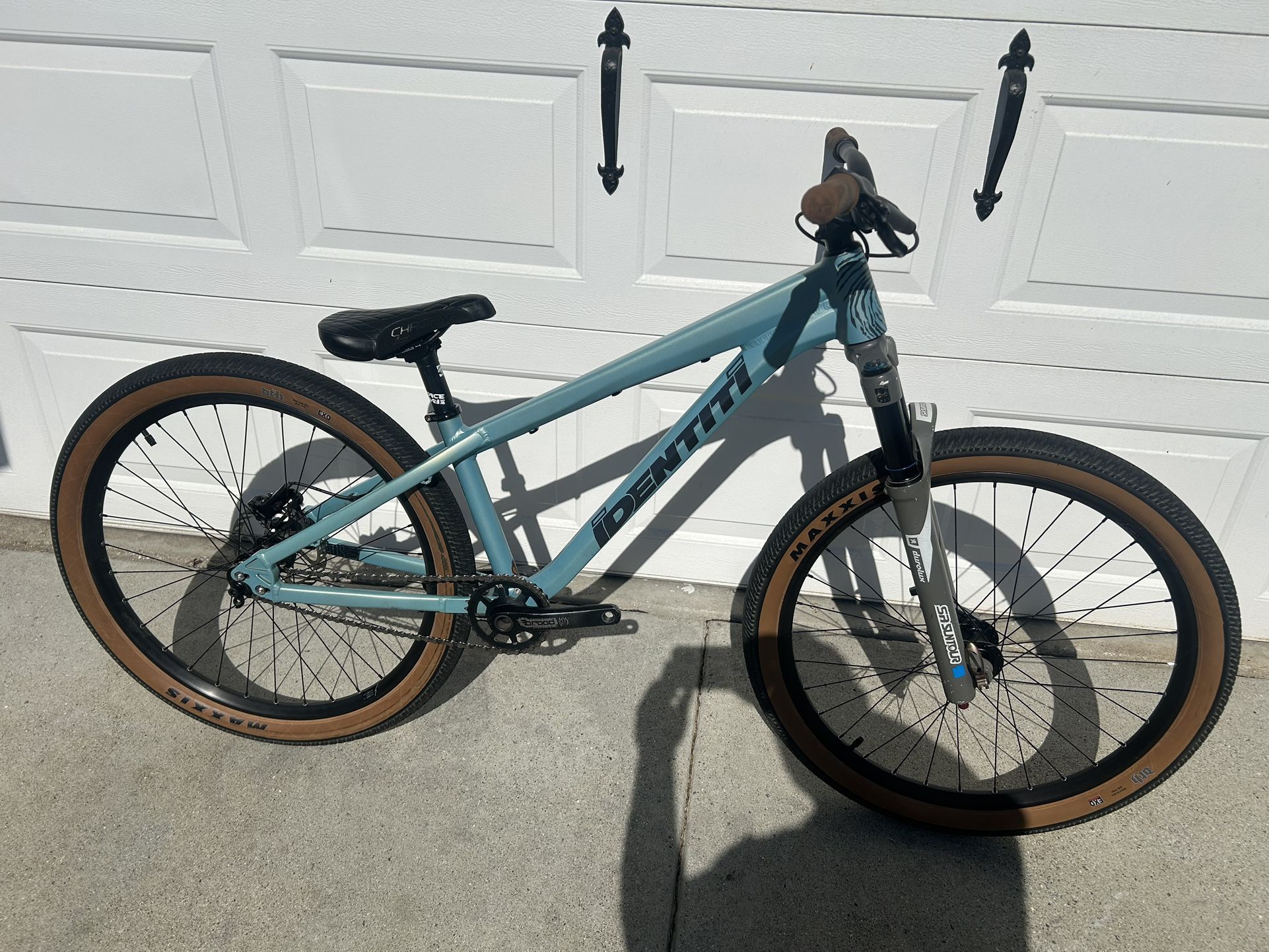 Identiti Dirt Jumper