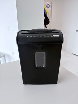 Aurora 6-Sheet Micro-Cut Paper/Credit Card Shredder | Model AU608MB | 3.5-Gallon Wastebasket | 4-Minute Running Time