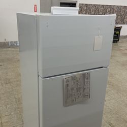 GE 28inch. Top Freezer Refrigerator 