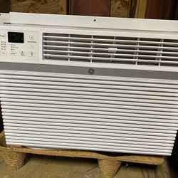 Ac Unit Like New  12,000 BTU 