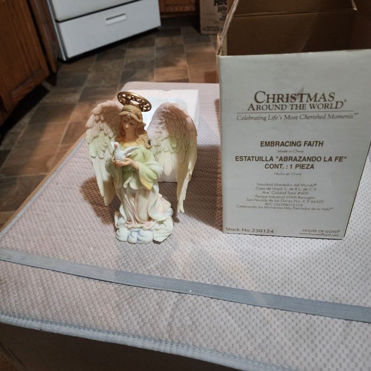 Vintage Angel With Her Dove Her Wings Open Their Clothes Ceramic And It's Brand New Made By House Of Lloyds