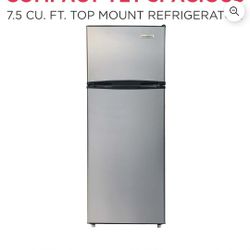 Frigidaire 7.5 Cu. ft. Refrigerator, Platinum Series,
Standard Door Style - Stainless Look, PICK UP ONLY.
