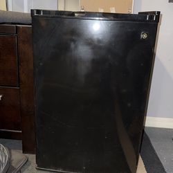 4.5 Cu.ft Compact Refrigerator