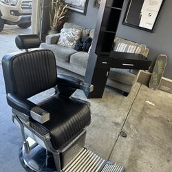 Barber Chair And Staition 