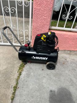 Husky
8 Gal. 150 PSI Portable Electric Oil-Free Horizontal Hotdog Air Compressor with Rubber Wheels and 1-Quick Coupler