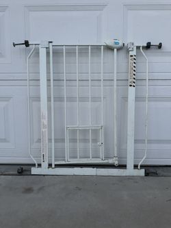 Heavy Duty Gate Dimension:(27”—34”)x30”(H) Great working In good Condition