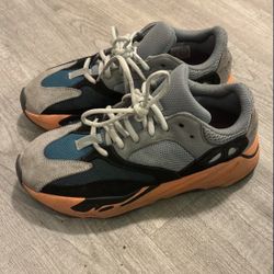 Adidas Yeezy Boost 700