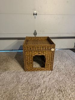 Cat litter box
